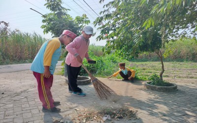 Senam Pagi dan Jumat Bersih di MIN 2 Kediri